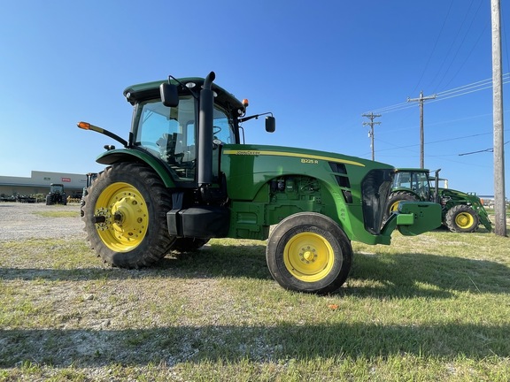 2010 John Deere 8225R Image 3