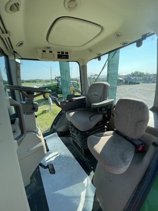 2010 John Deere 8225R Image 8