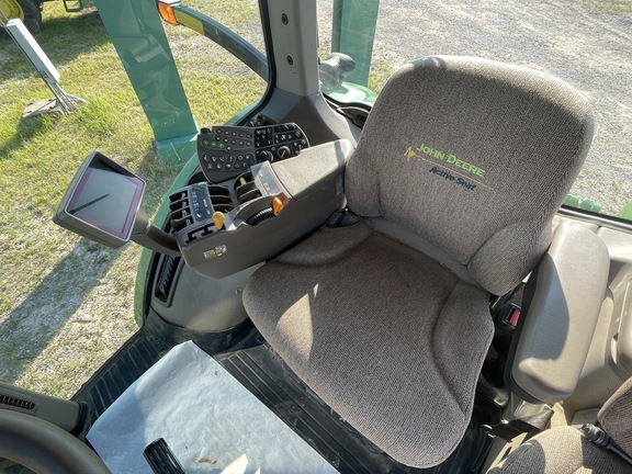 2010 John Deere 8225R Image 9