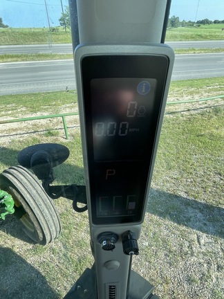 2010 John Deere 8225R Image 15