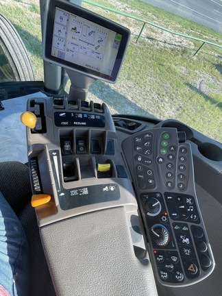 2010 John Deere 8225R Image 11