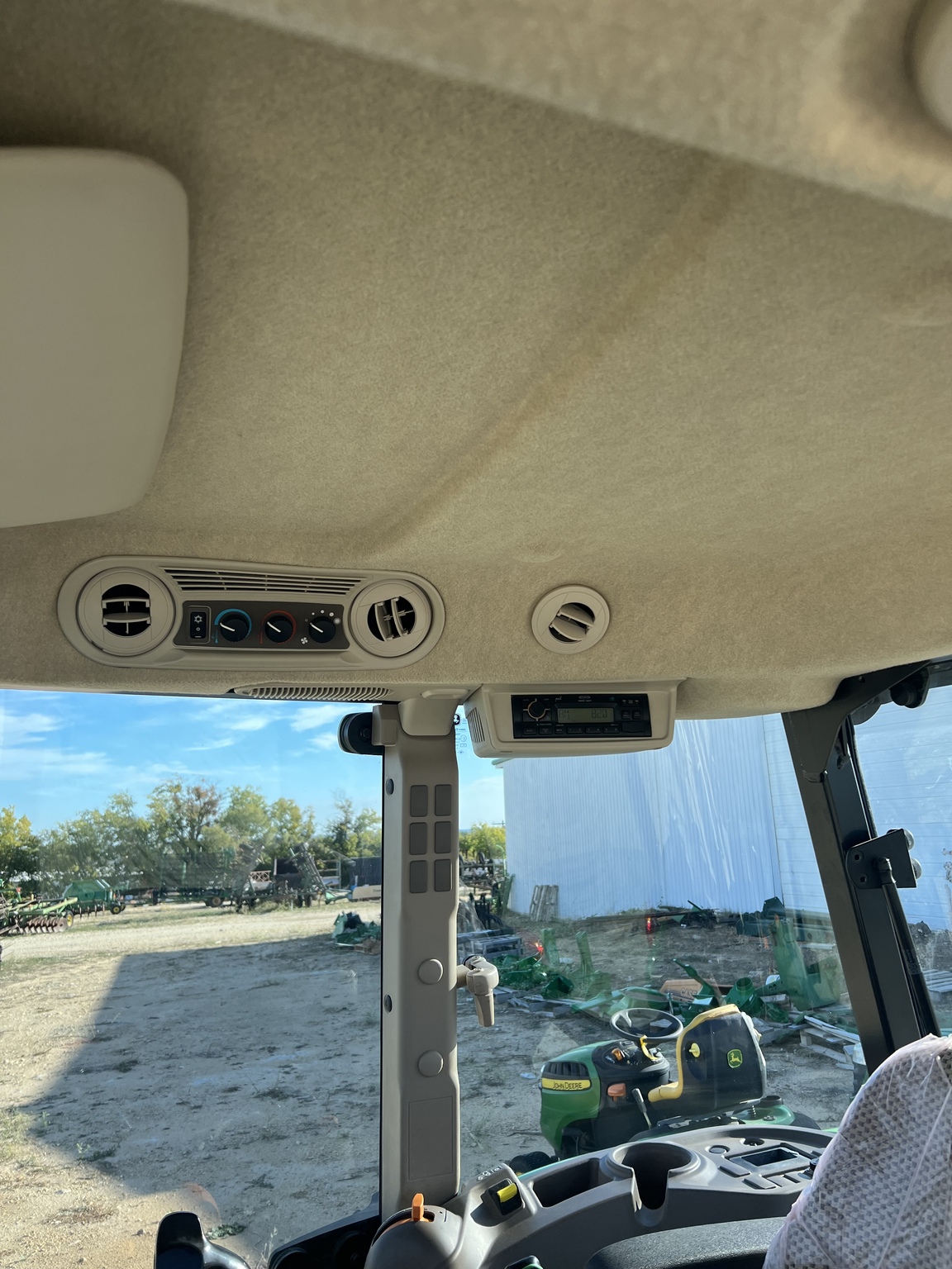 2019 John Deere 5075E Image 5