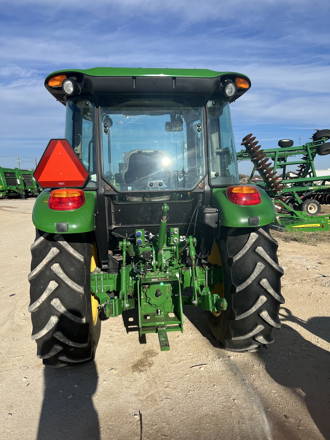 2019 John Deere 5075E Image 2