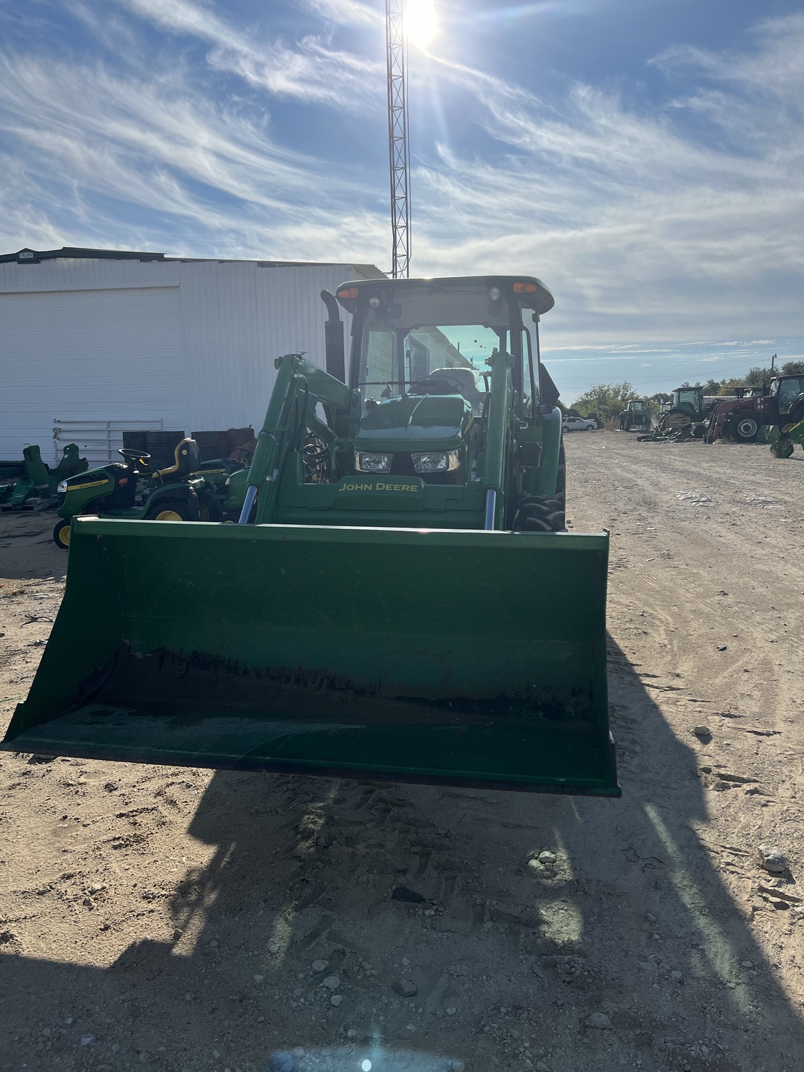 2019 John Deere 5075E Image 3