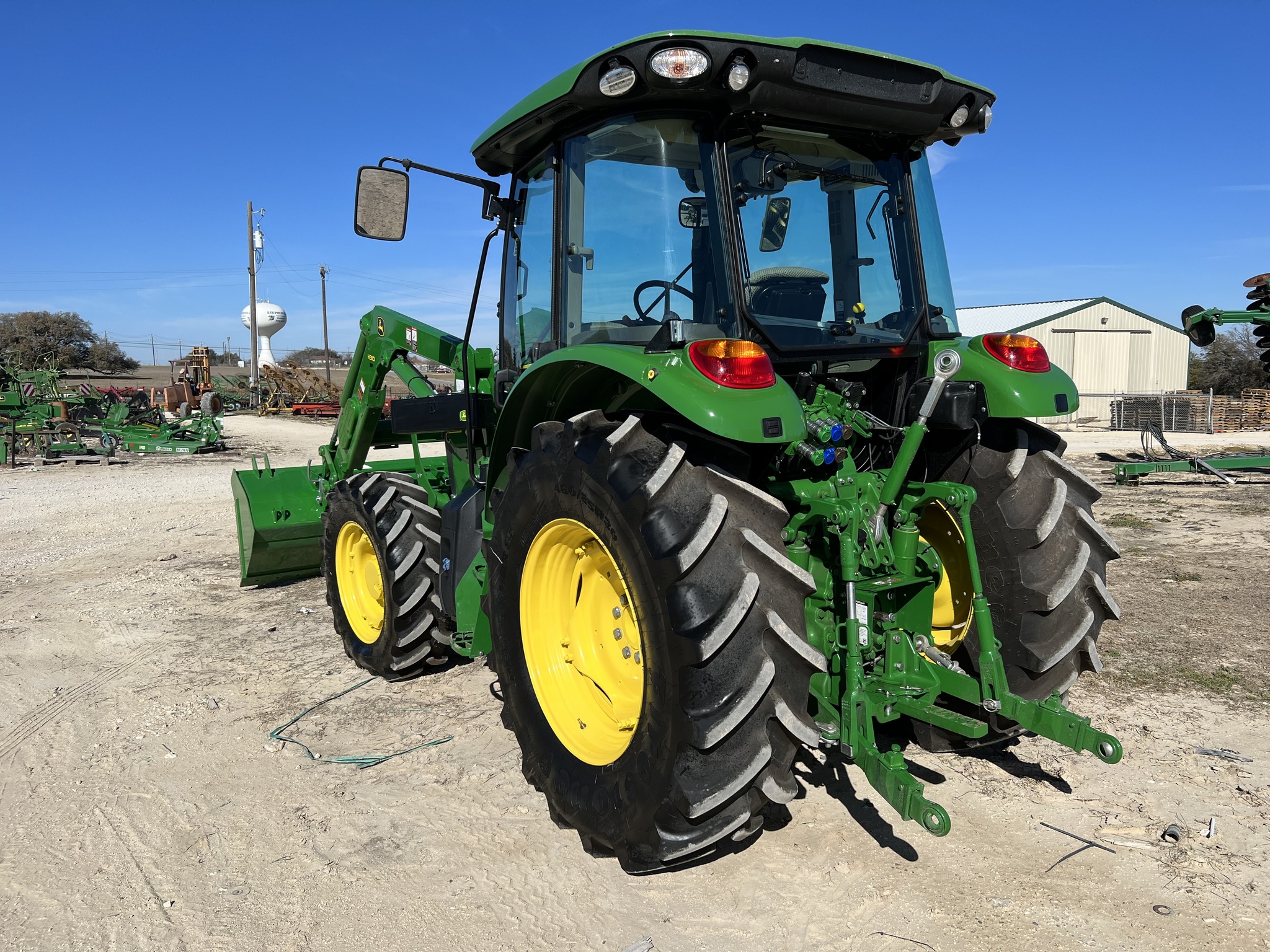 2022 John Deere 5125M Image 2