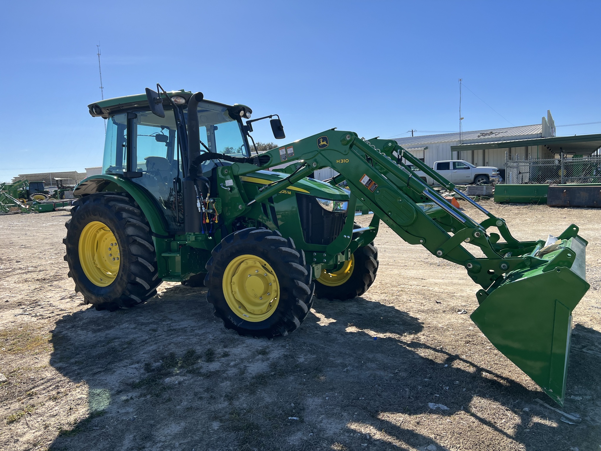 2022 John Deere 5125M Image 4