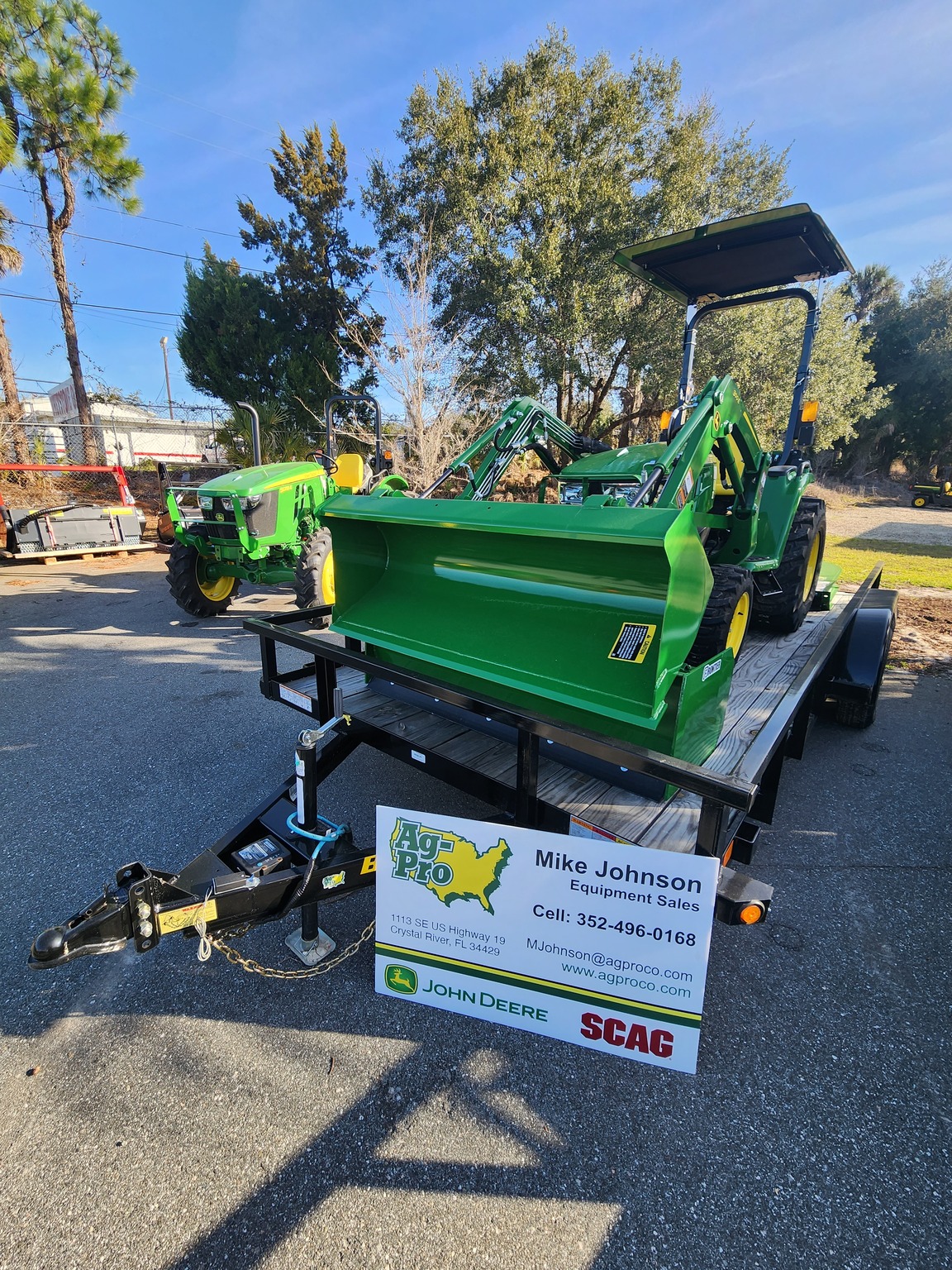 2023 John Deere 3032E Image 1