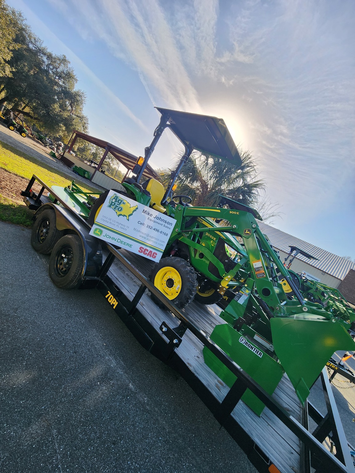 2023 John Deere 3032E Image 6