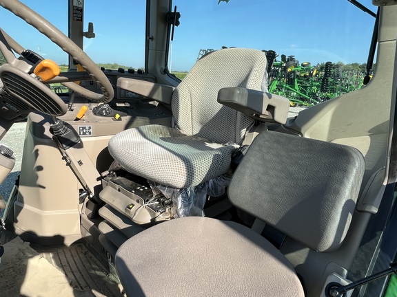2019 John Deere 6120M Picture 12 2019 John Deere 6120M-12