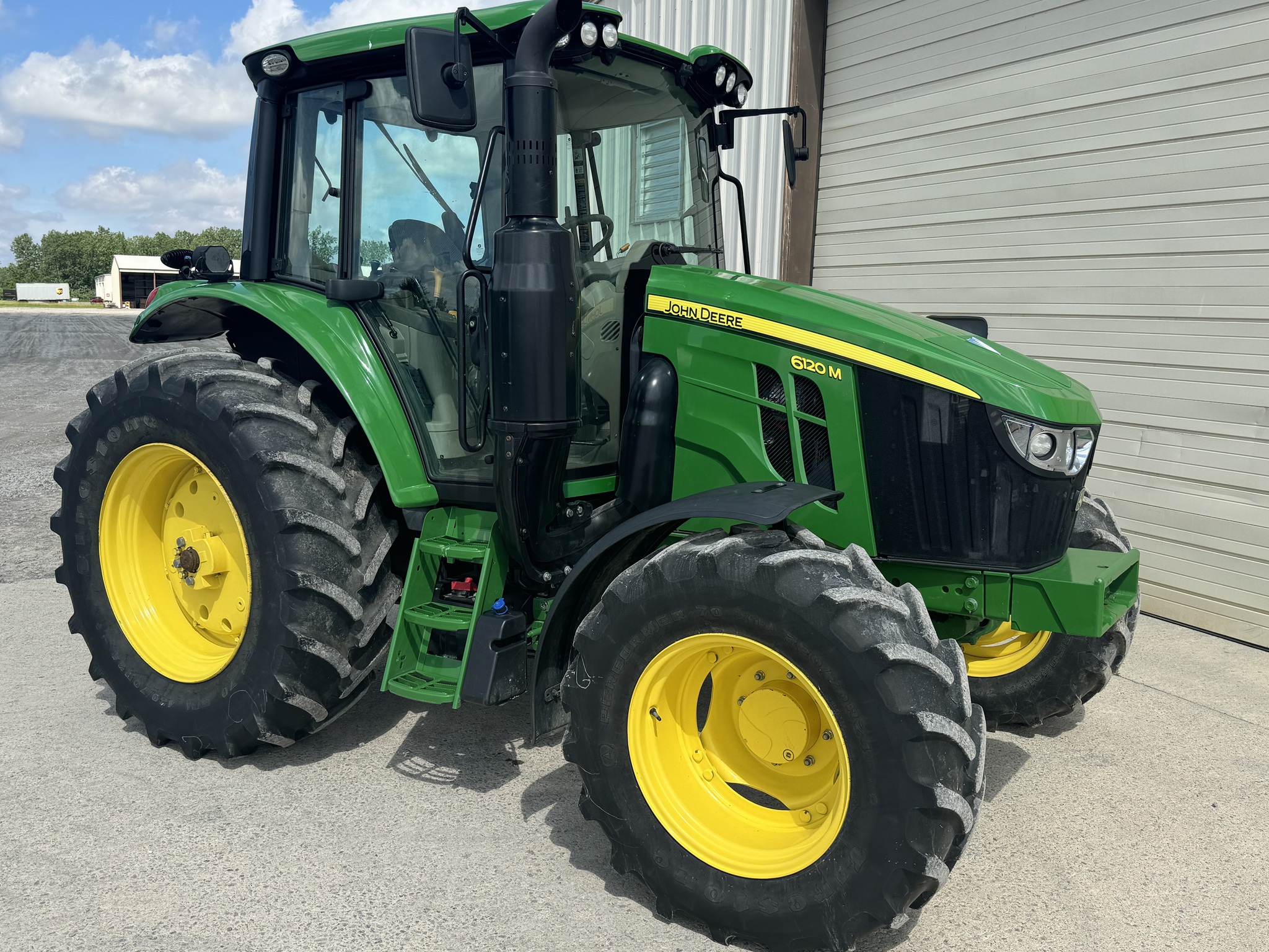 2020 John Deere 6120M Image 1