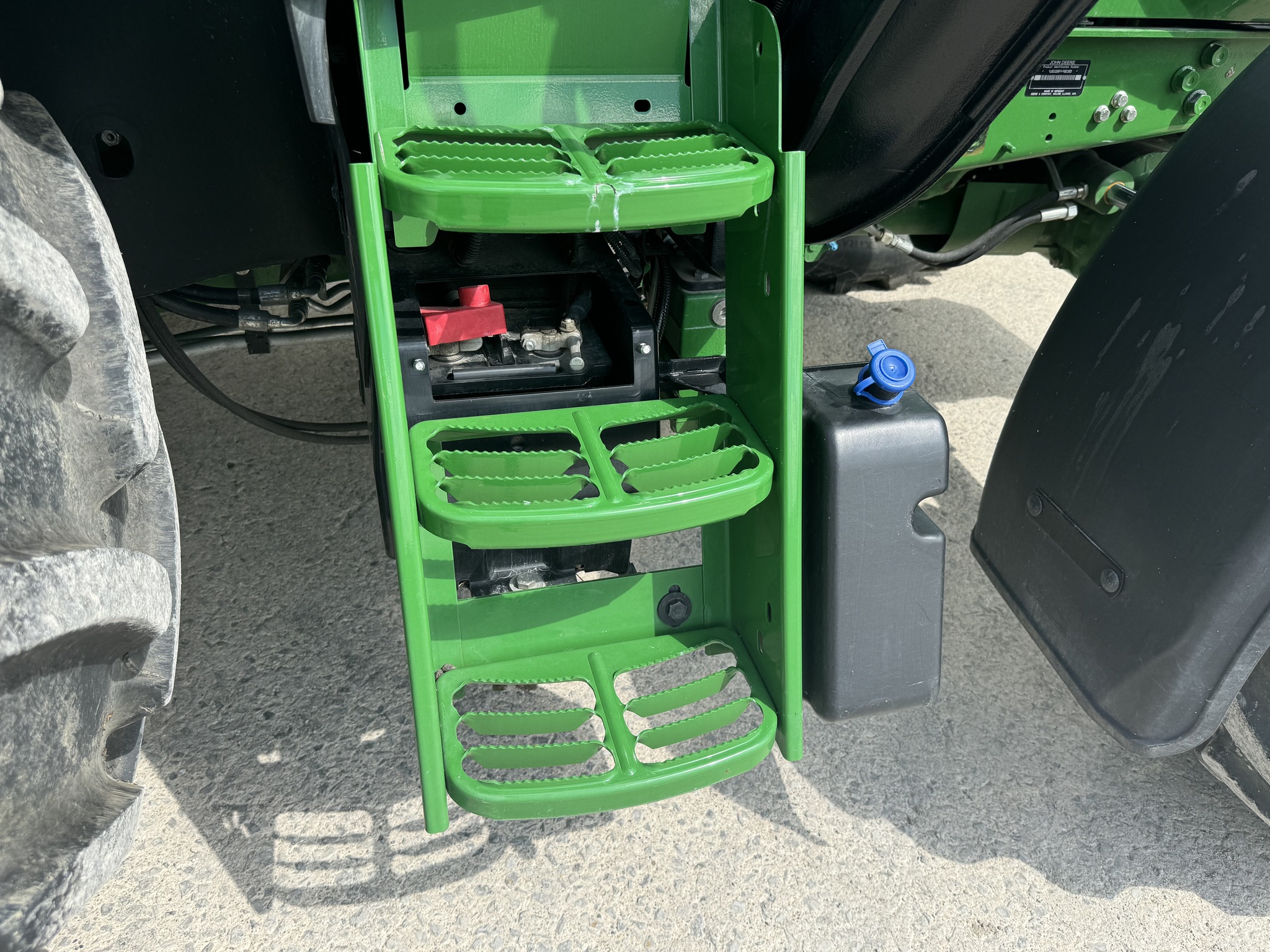 2020 John Deere 6120M Image 18