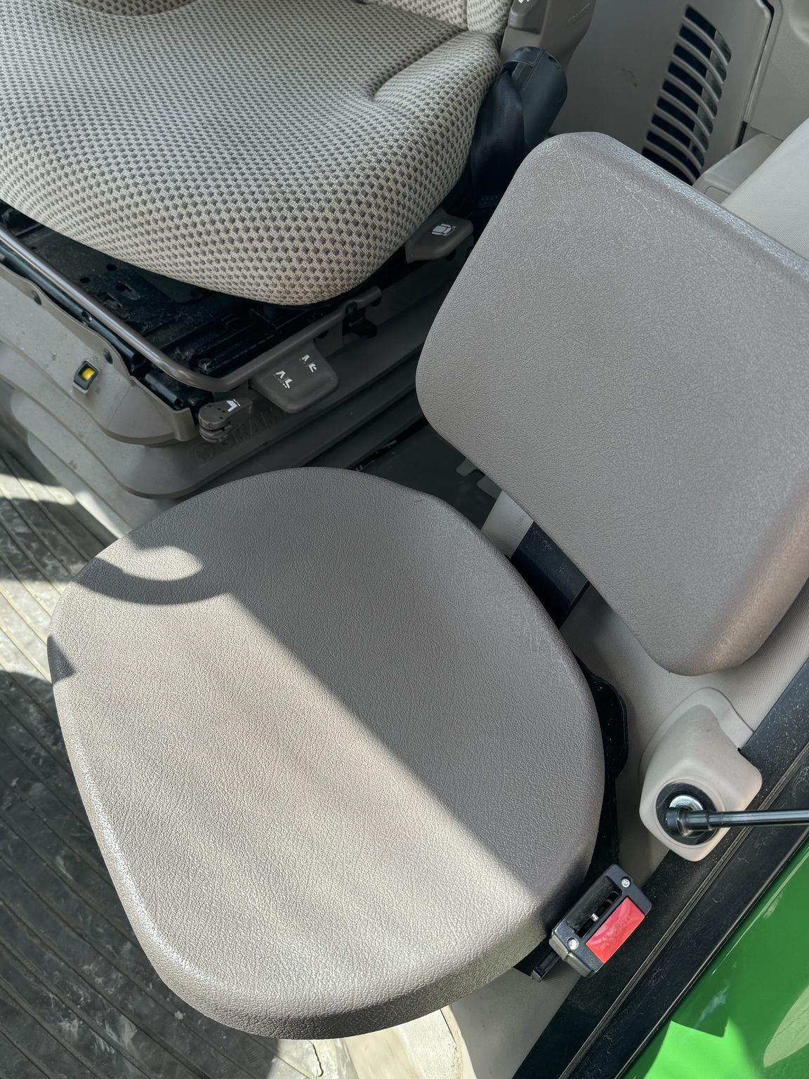 2020 John Deere 6120M Image 22