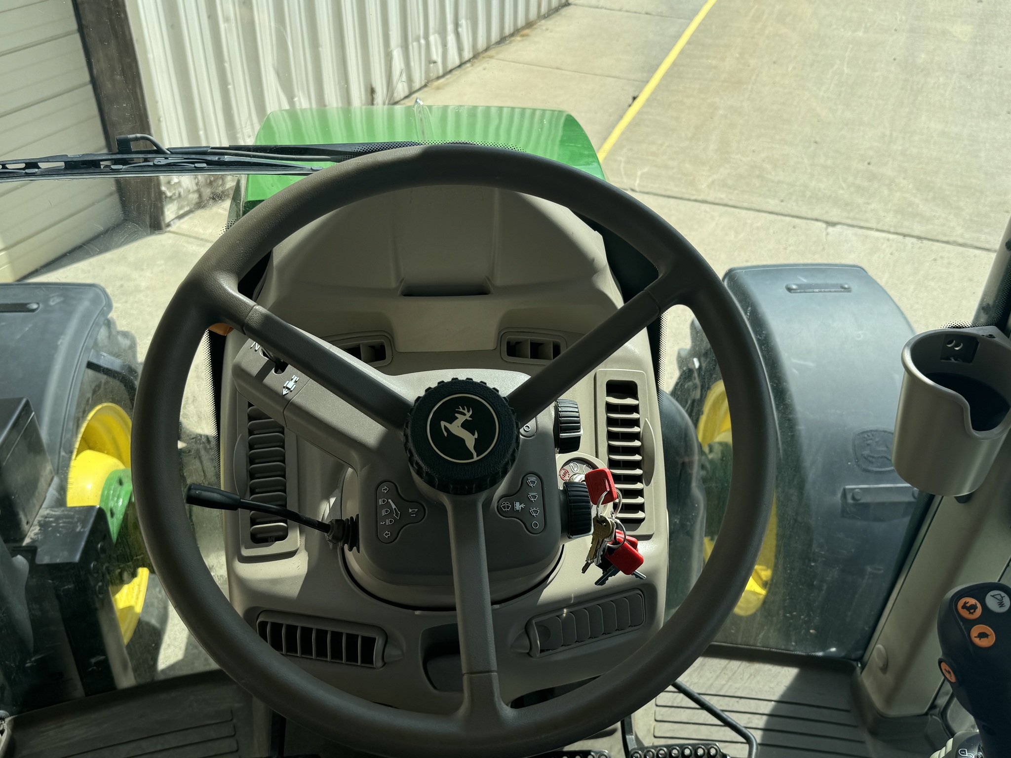 2020 John Deere 6120M Image 23
