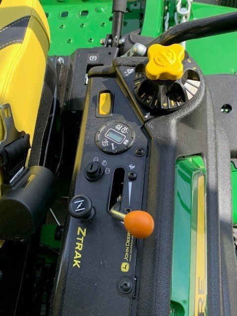 2025 John Deere Z950M Image 4