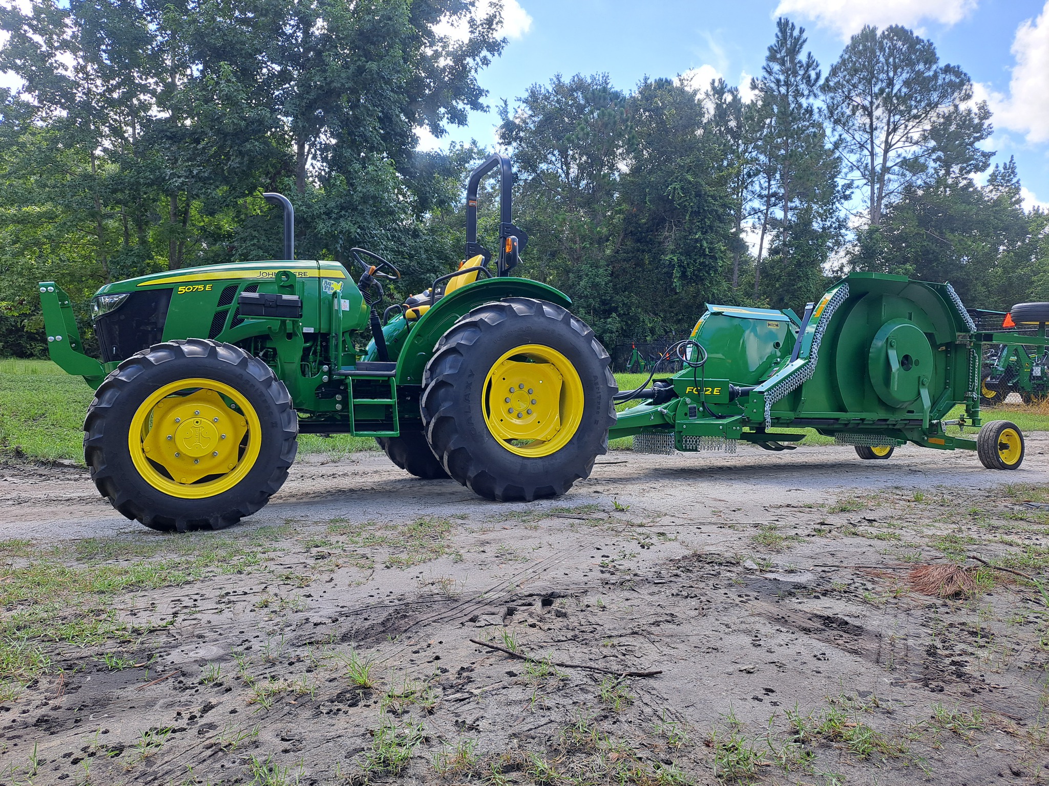 2023 John Deere 5075E Image 1