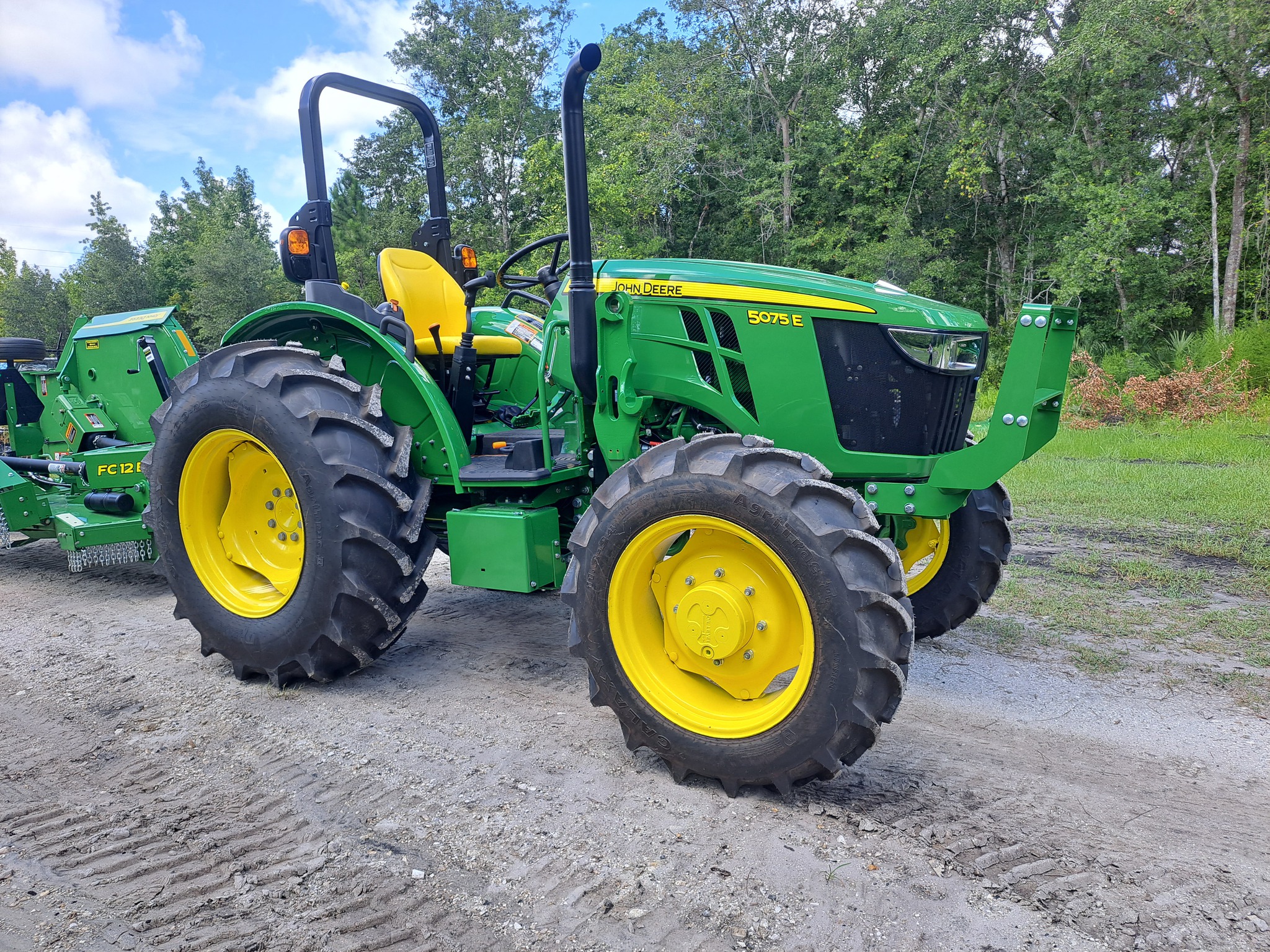 2023 John Deere 5075E Image 2