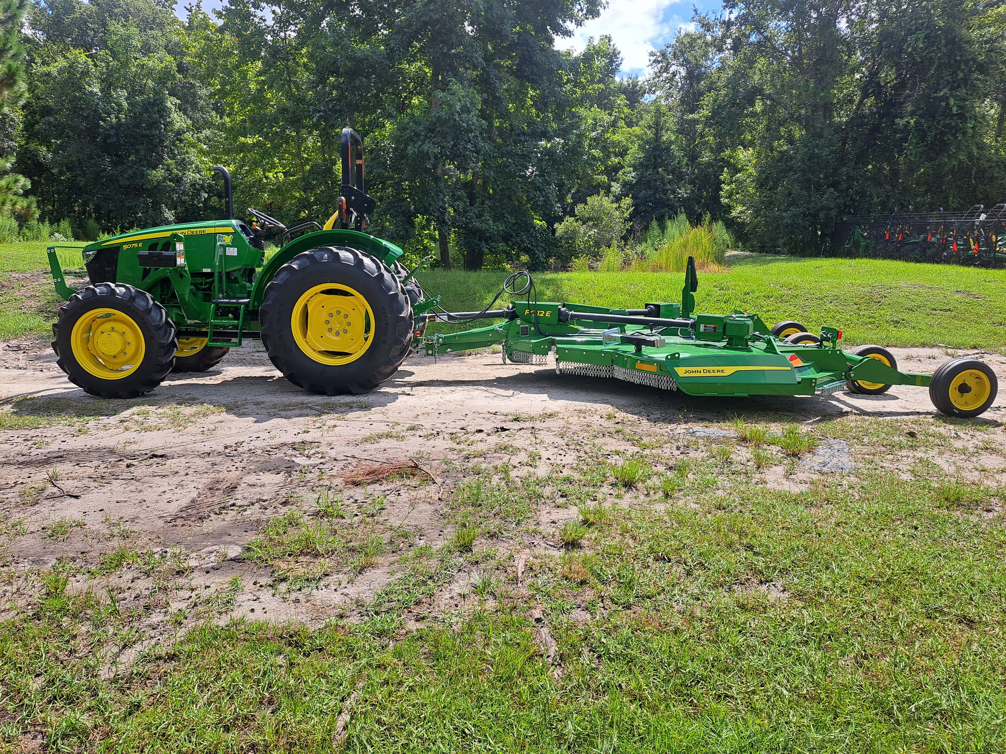 2023 John Deere 5075E Image 12