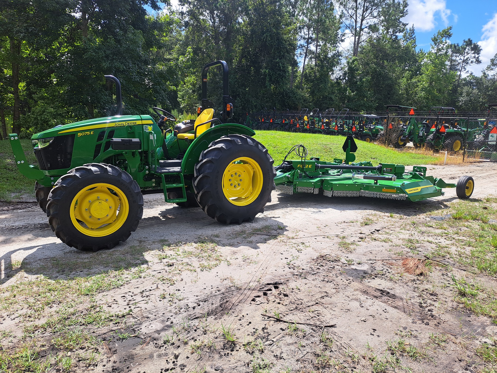 2023 John Deere 5075E Image 9