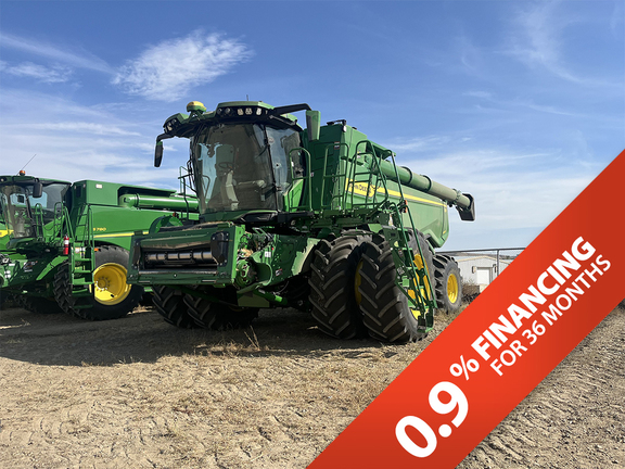 Photo of a 2022 John Deere X9 1100