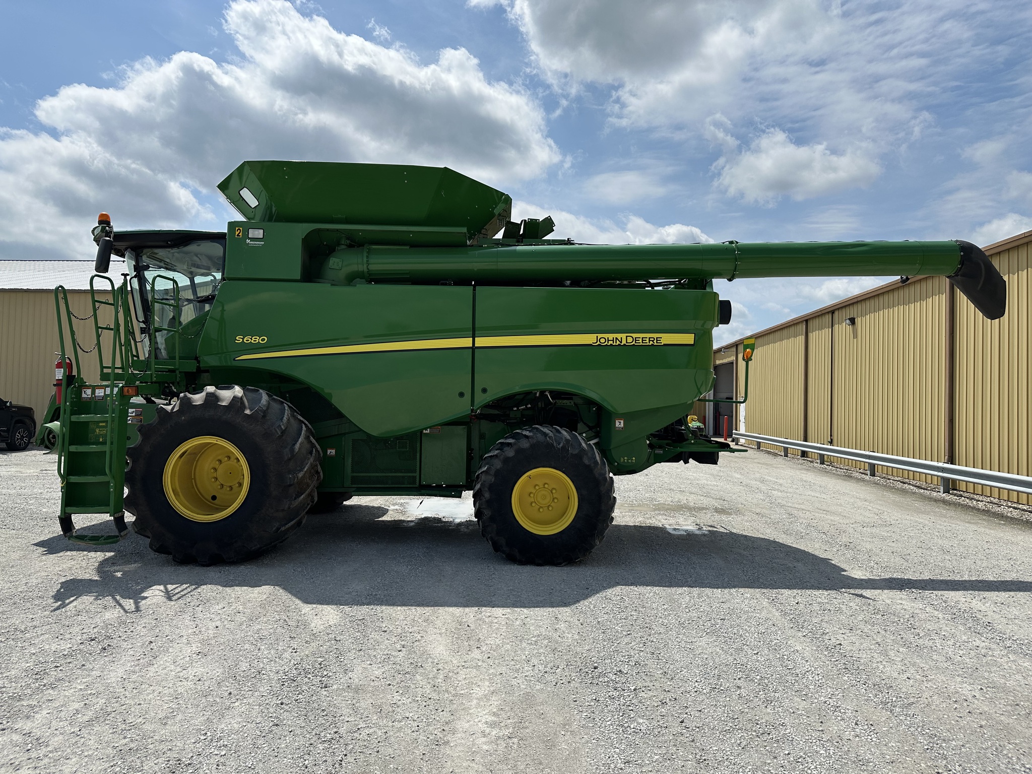 2014 John Deere S680 Image 6