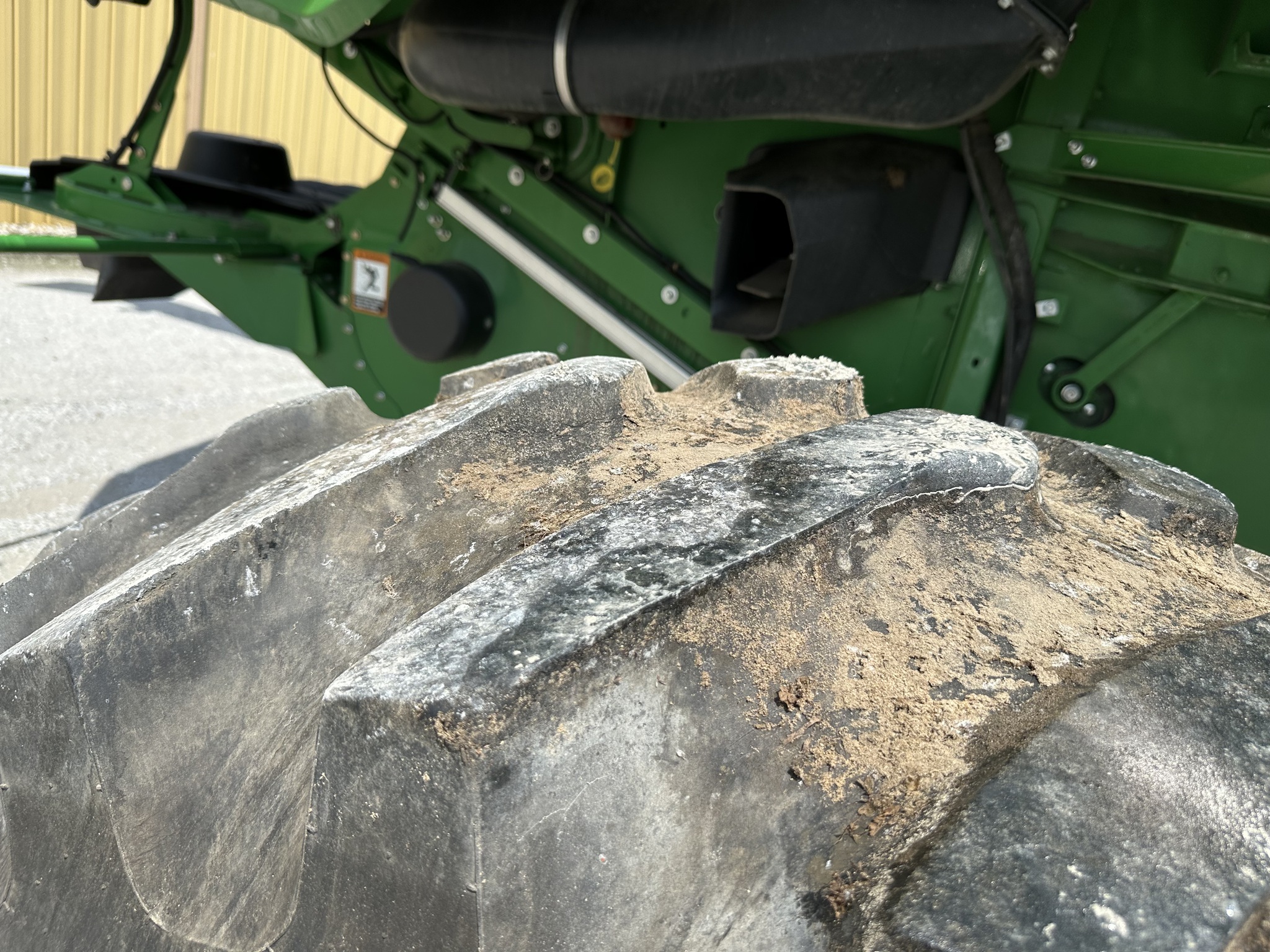 2014 John Deere S680 Image 10
