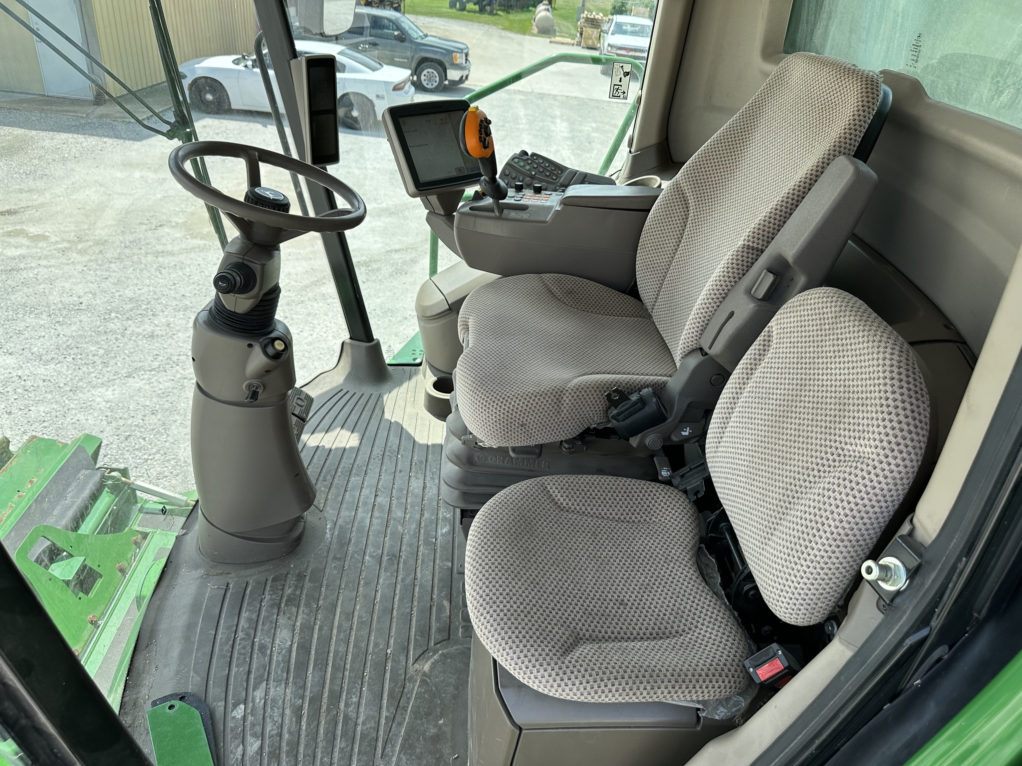 2014 John Deere S680 Image 11