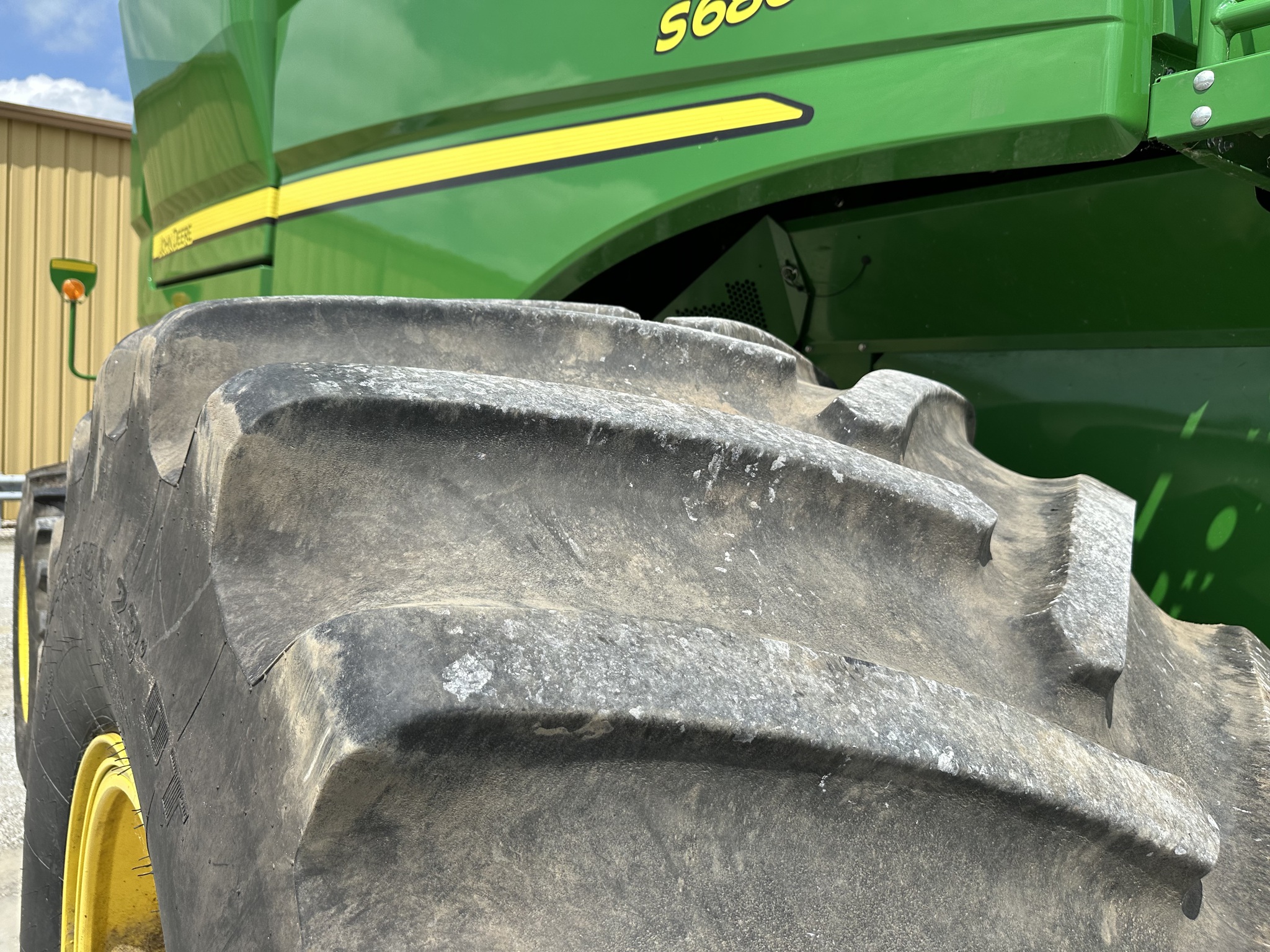 2014 John Deere S680 Image 9