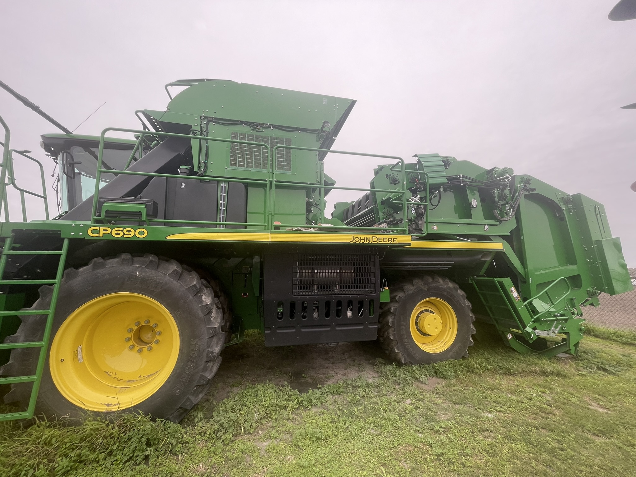 2021 John Deere CP690 Cotton Pickers Beeville, TX