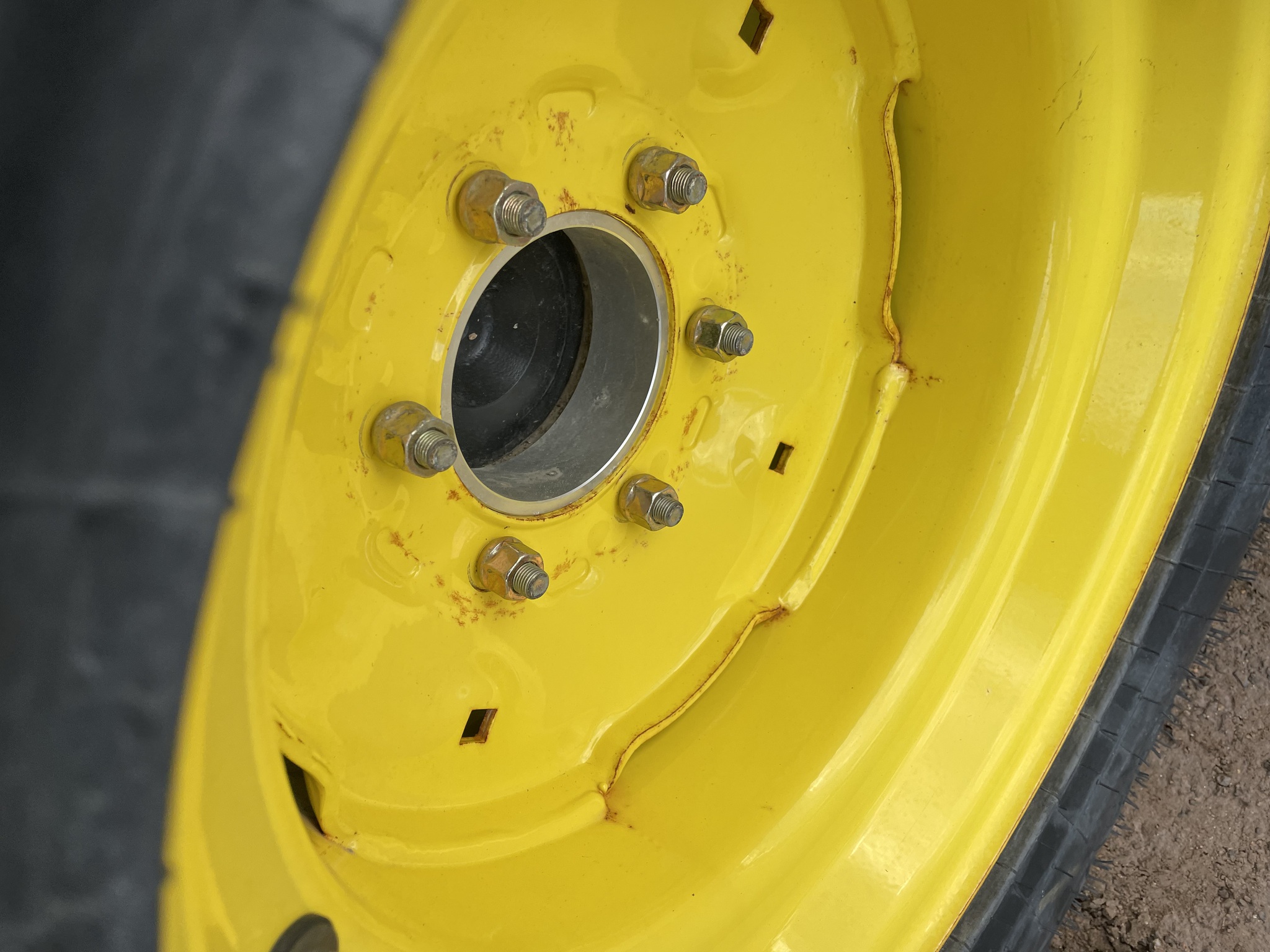 2022 John Deere 2025R Image 11