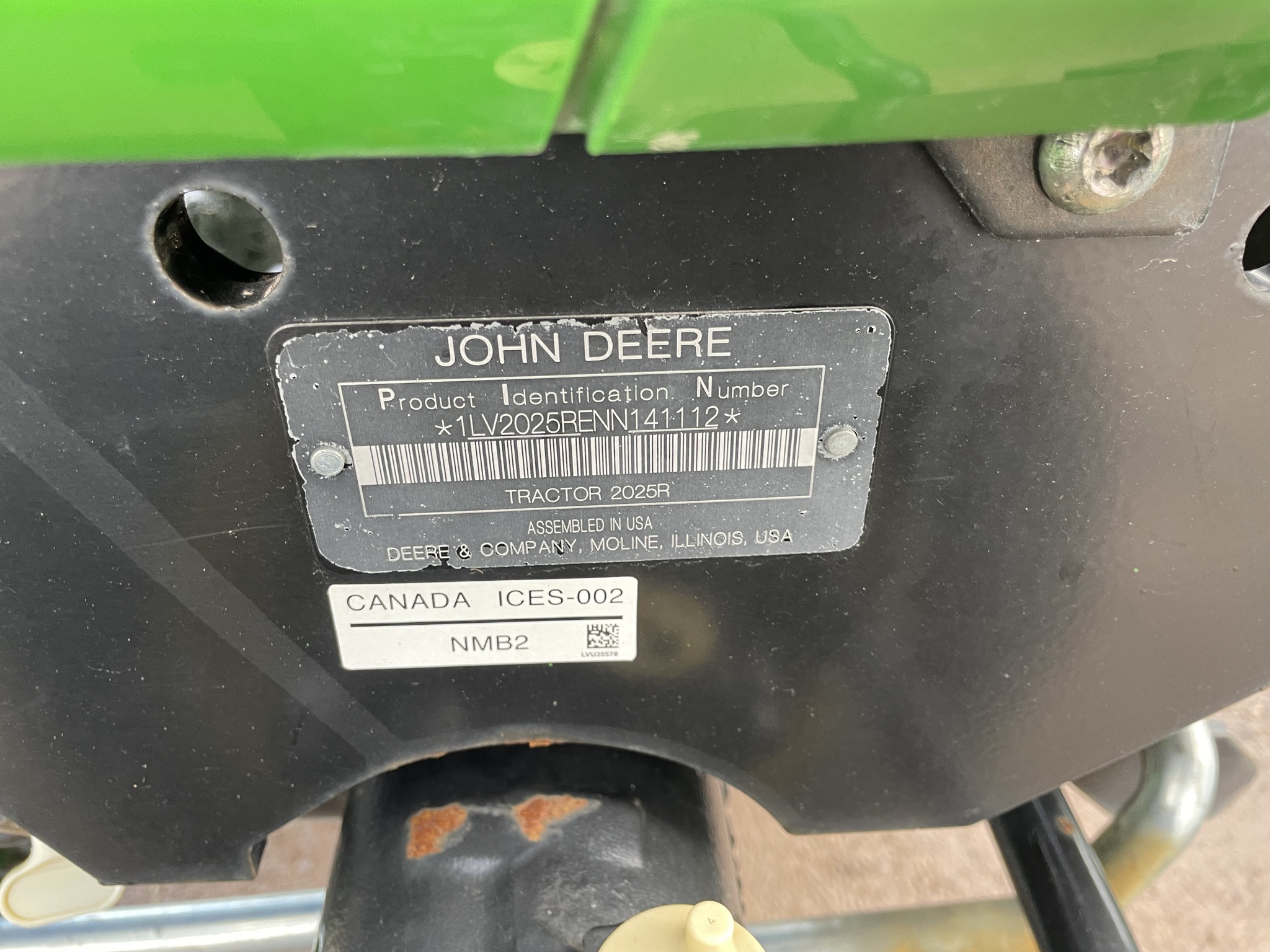 2022 John Deere 2025R Image 12