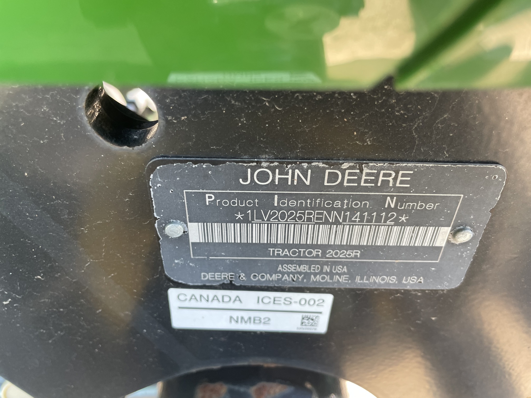 2022 John Deere 2025R Image 16