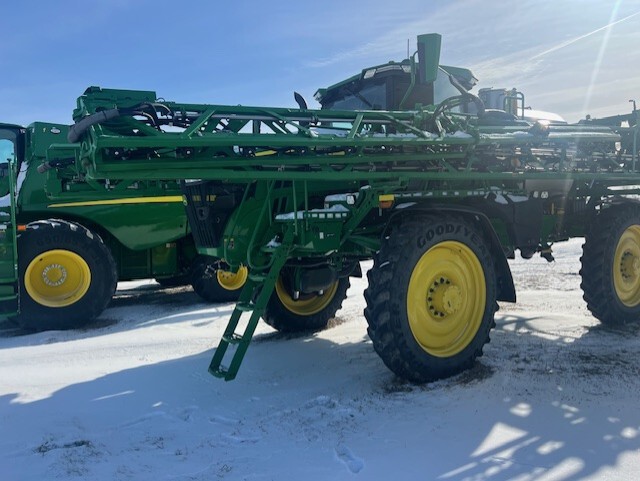 2022 John Deere 616R Image 1