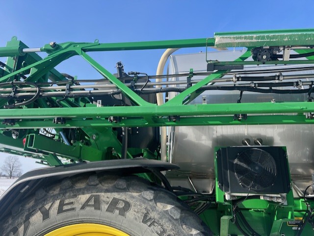 2022 John Deere 616R Image 13