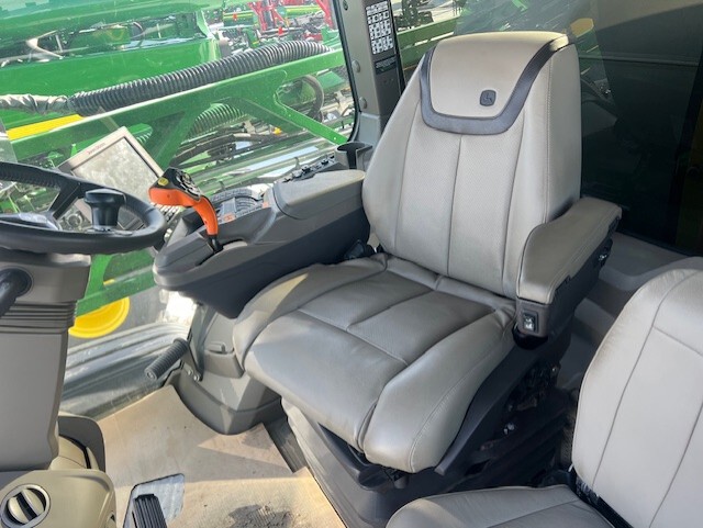 2022 John Deere 616R Image 16