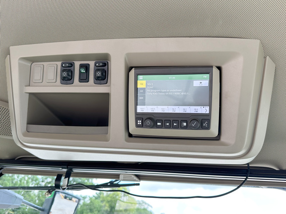 2023 John-Deere 8R 370
