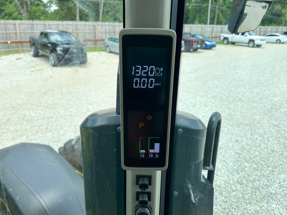 2023 John-Deere 8R 370