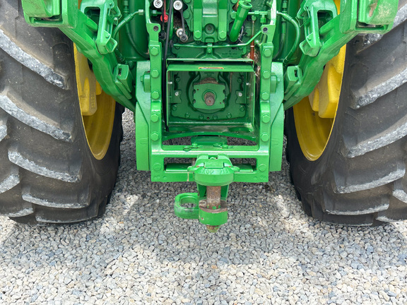 2023 John-Deere 8R 370