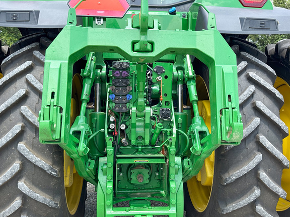 2023 John-Deere 8R 370
