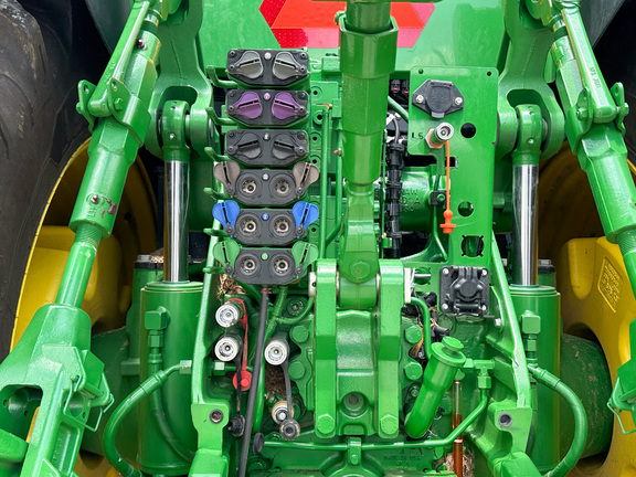 2023 John-Deere 8R 370