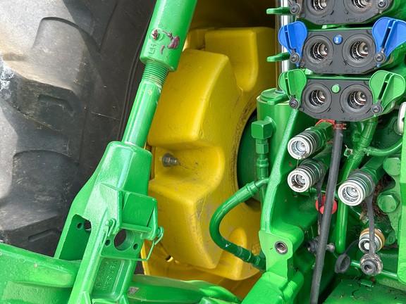 2023 John-Deere 8R 370