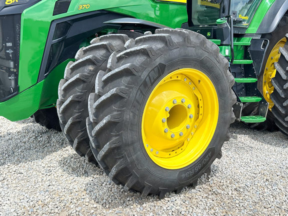2023 John-Deere 8R 370