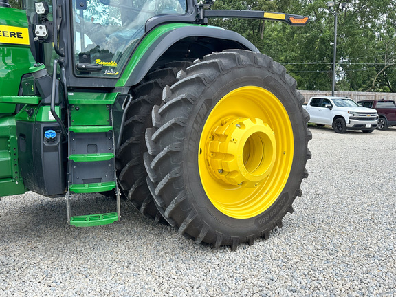 2023 John-Deere 8R 370