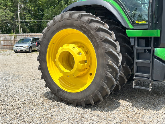 2023 John-Deere 8R 370