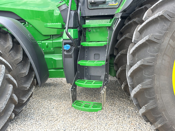 2023 John-Deere 8R 370