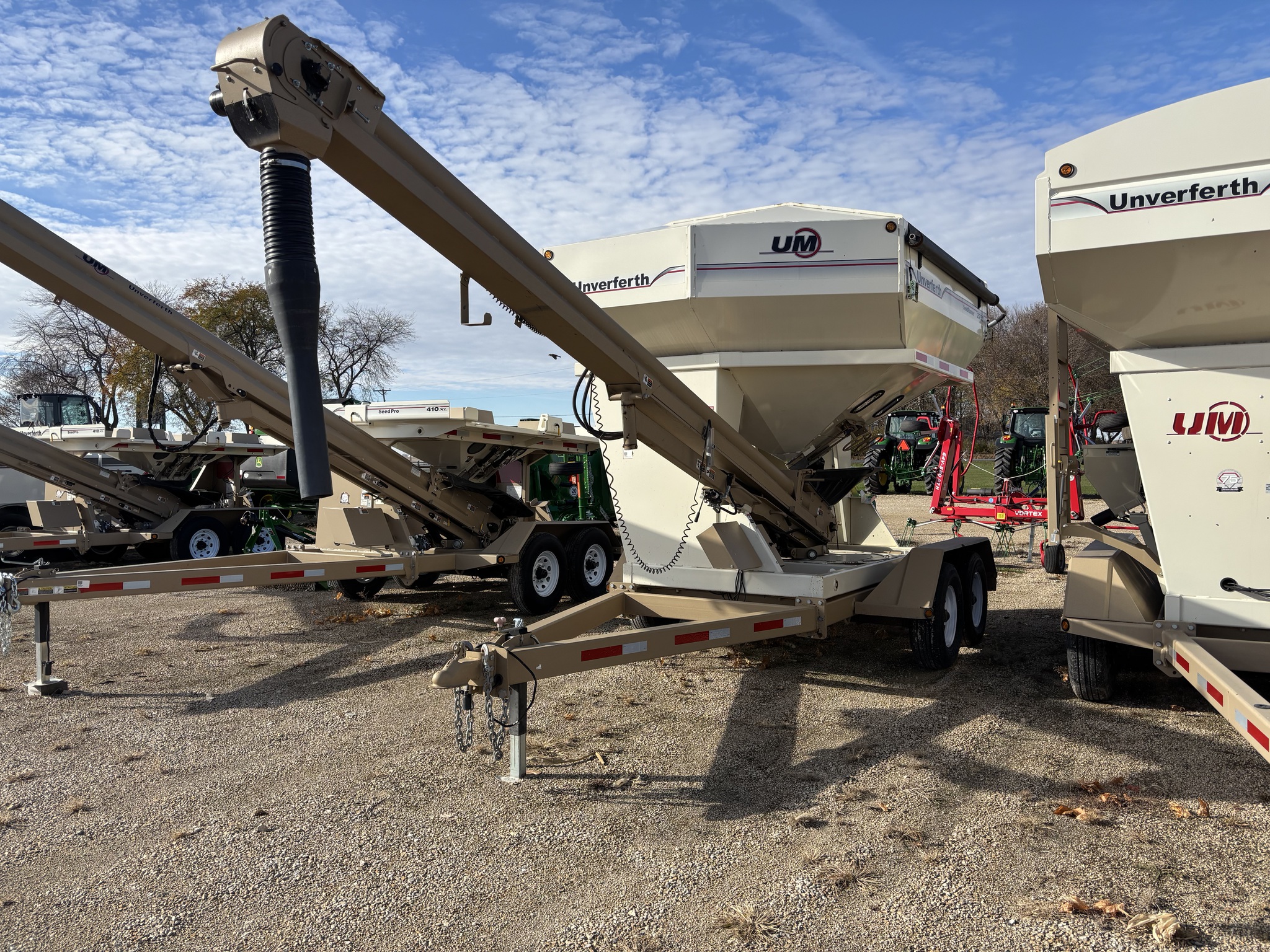  2010 Unverferth 2750 at Heritage Tractor in Mendota, IL