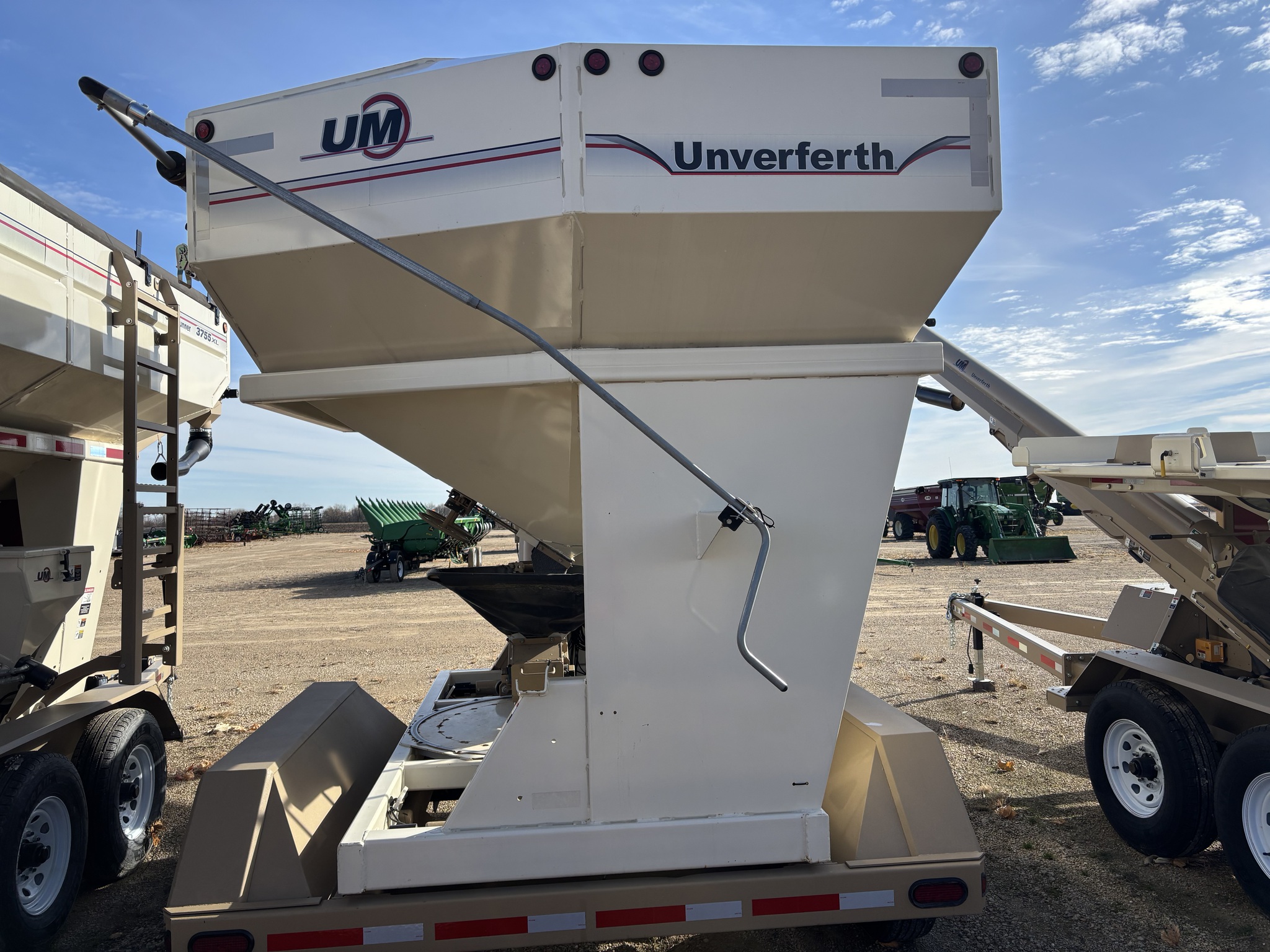  2010 Unverferth 2750 at Heritage Tractor in Mendota, IL