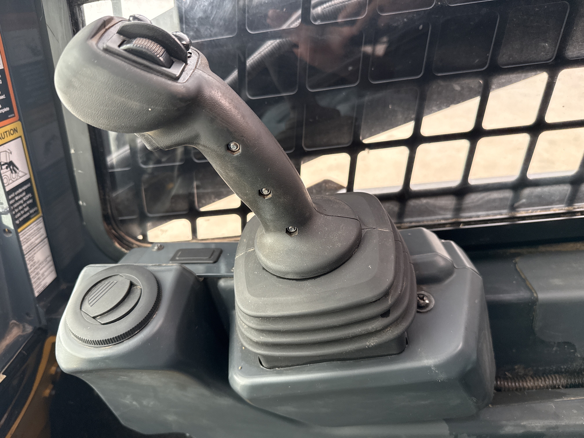 2024 John Deere 317G Image 18