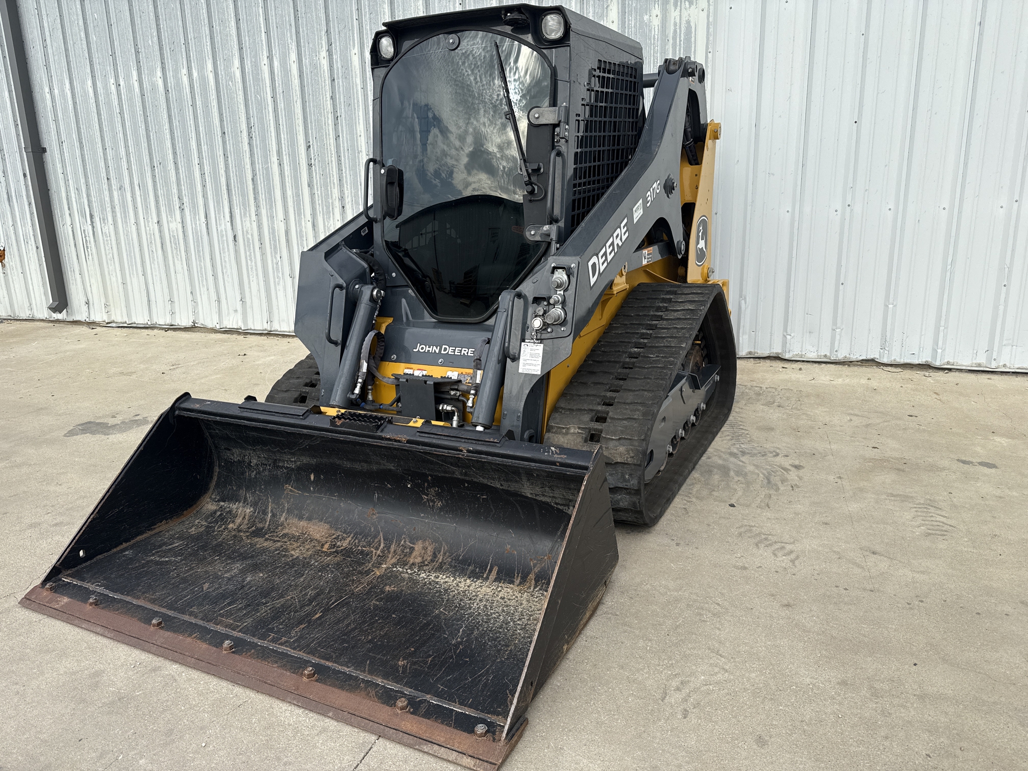 2024 John Deere 317G Image 3