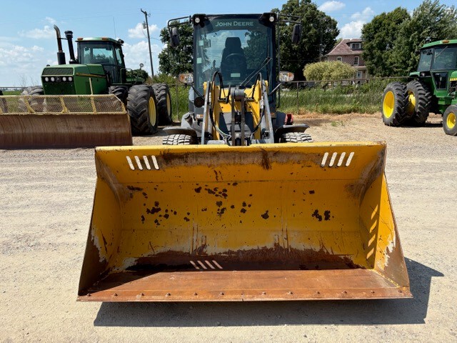 2020 John Deere 324L Image 2
