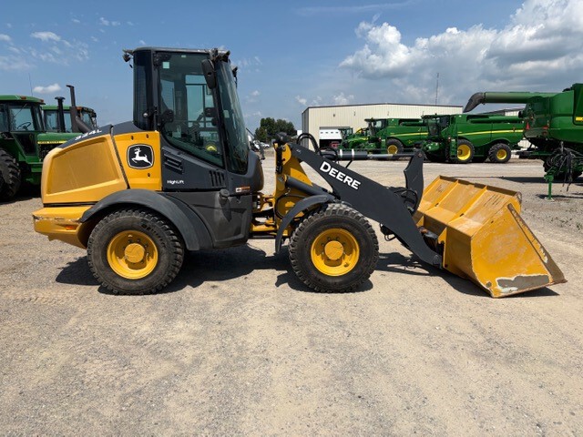 2020 John Deere 324L Image 1